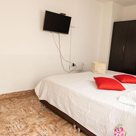 Komodo Alojamiento- Hostal Autoservicio, Ubicado Cerca Al Centro Historico - Bano Privado, Wifi , Cama 2X2 Y Agua Caliente Y Cocina Compartida โปปายาน ภายนอก รูปภาพ