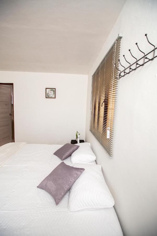 Komodo Alojamiento- Hostal Autoservicio, Ubicado Cerca Al Centro Historico - Bano Privado, Wifi , Cama 2X2 Y Agua Caliente Y Cocina Compartida โปปายาน ภายนอก รูปภาพ
