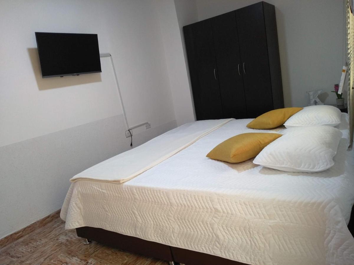 Komodo Alojamiento- Hostal Autoservicio - Ubicado Muy Cerca Al Centro Historico -Habitaciones Con Bano Privado, Wifi , Cama 2X2 โปปายาน ภายนอก รูปภาพ