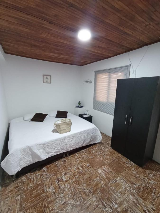 Komodo Alojamiento- Hostal Autoservicio, Ubicado Cerca Al Centro Historico - Bano Privado, Wifi , Cama 2X2 Y Agua Caliente Y Cocina Compartida โปปายาน ภายนอก รูปภาพ