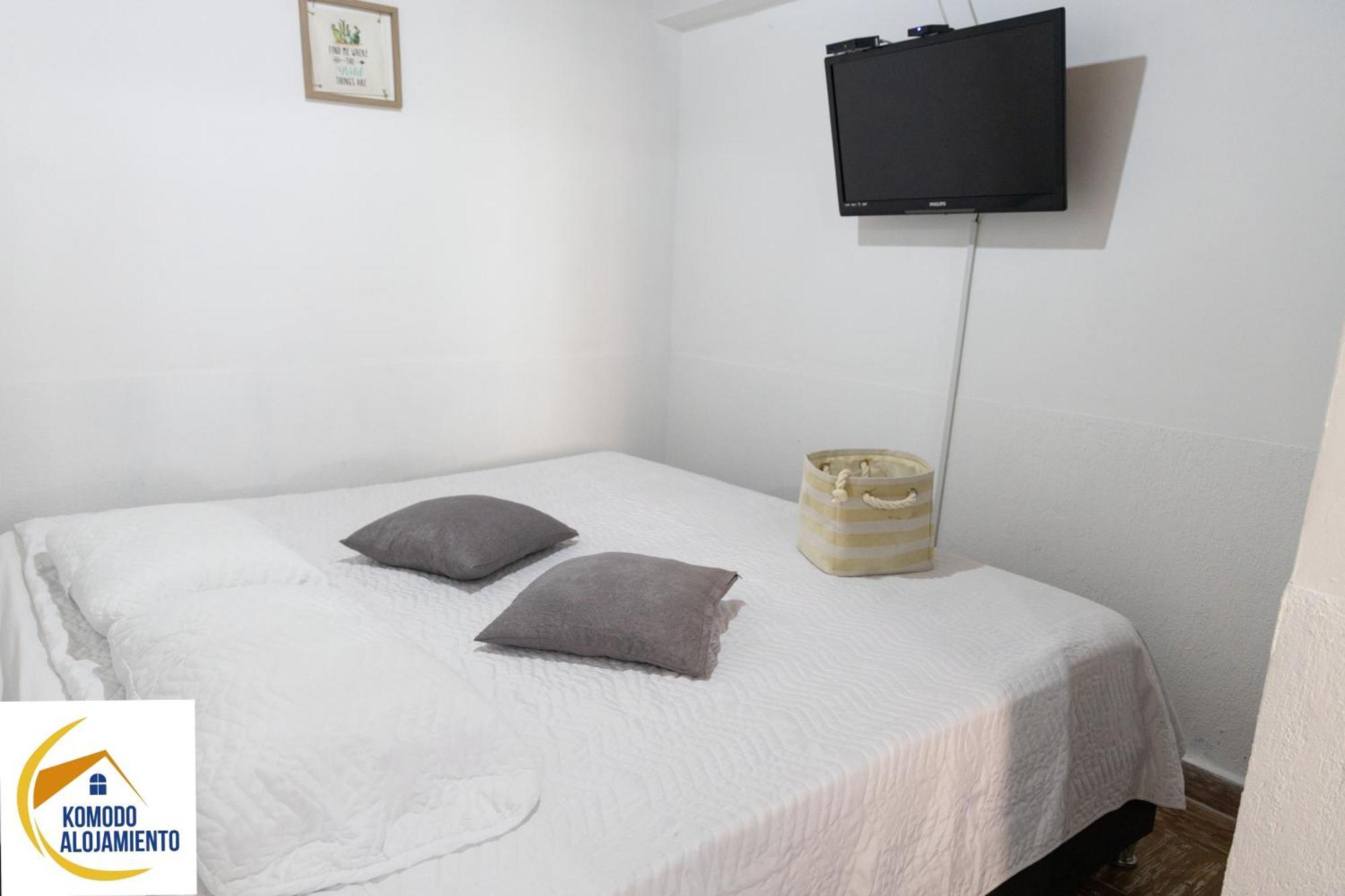 Komodo Alojamiento- Hostal Autoservicio, Ubicado Cerca Al Centro Historico - Bano Privado, Wifi , Cama 2X2 Y Agua Caliente Y Cocina Compartida โปปายาน ภายนอก รูปภาพ