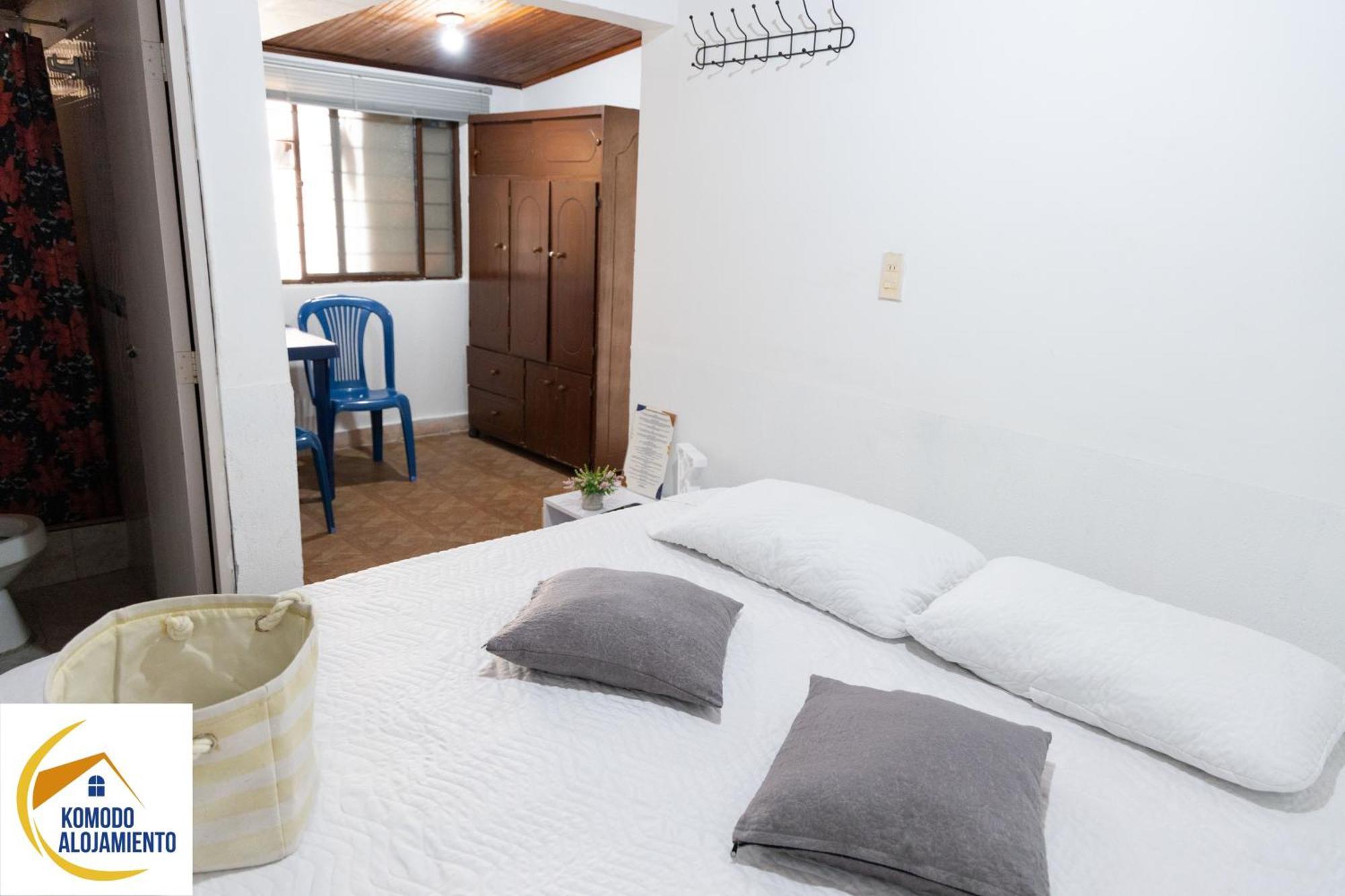 Komodo Alojamiento- Hostal Autoservicio, Ubicado Cerca Al Centro Historico - Bano Privado, Wifi , Cama 2X2 Y Agua Caliente Y Cocina Compartida โปปายาน ภายนอก รูปภาพ