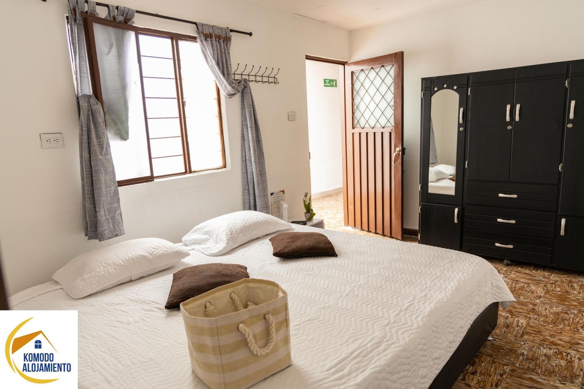 Komodo Alojamiento- Hostal Autoservicio - Ubicado Muy Cerca Al Centro Historico -Habitaciones Con Bano Privado, Wifi , Cama 2X2 โปปายาน ภายนอก รูปภาพ