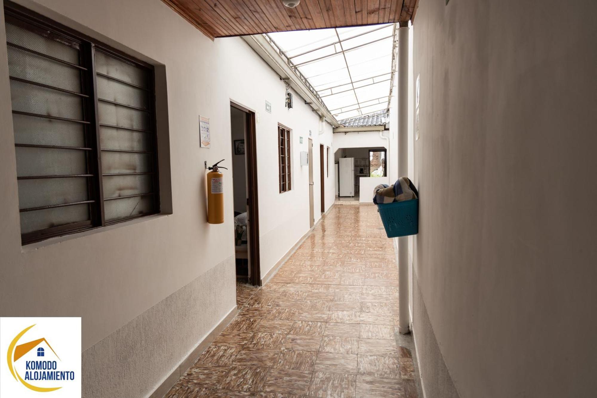 Komodo Alojamiento- Hostal Autoservicio, Ubicado Cerca Al Centro Historico - Bano Privado, Wifi , Cama 2X2 Y Agua Caliente Y Cocina Compartida โปปายาน ภายนอก รูปภาพ