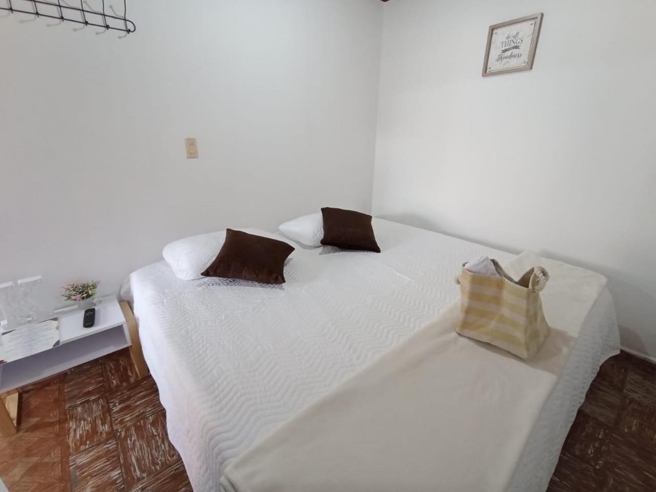 Komodo Alojamiento- Hostal Autoservicio, Ubicado Cerca Al Centro Historico - Bano Privado, Wifi , Cama 2X2 Y Agua Caliente Y Cocina Compartida โปปายาน ภายนอก รูปภาพ